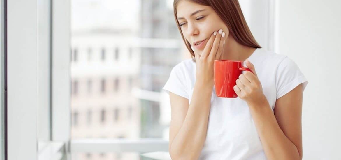 women having pain due to failed dental filling